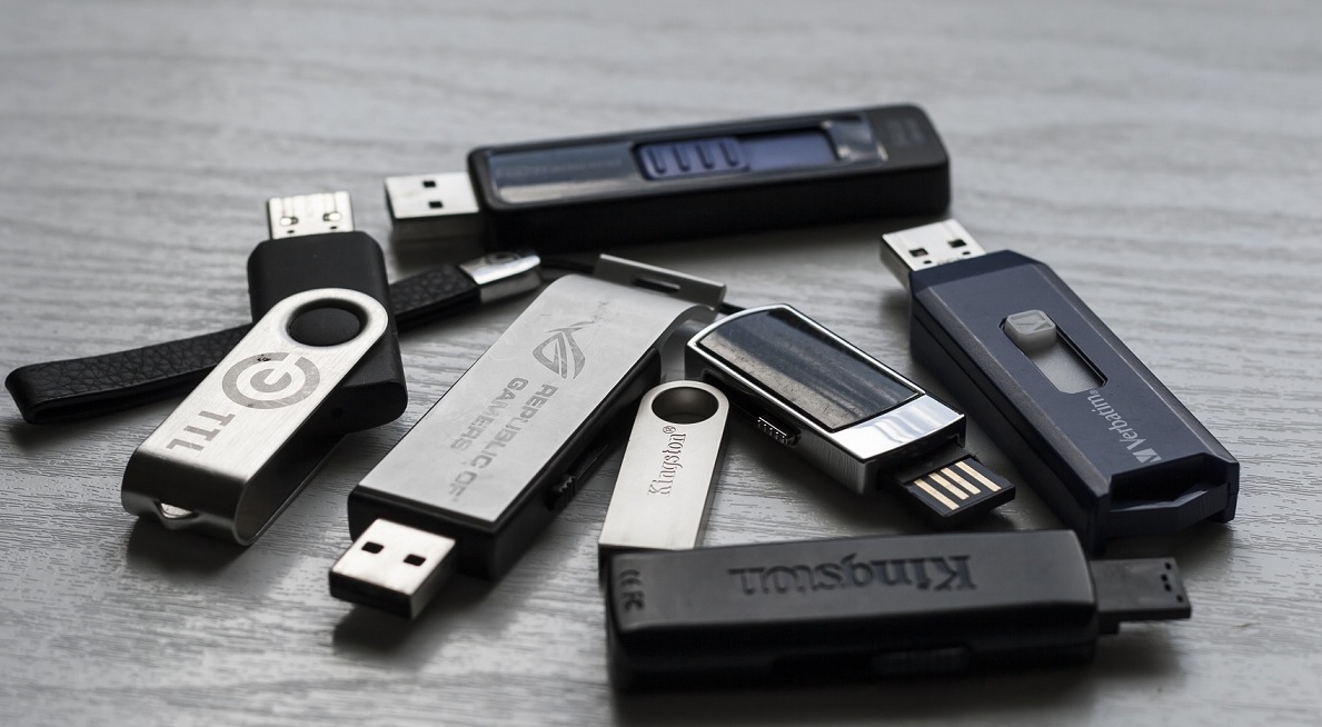 USB「ファイルは大きすぎて対象のファイルシステムに入りません」対応方法